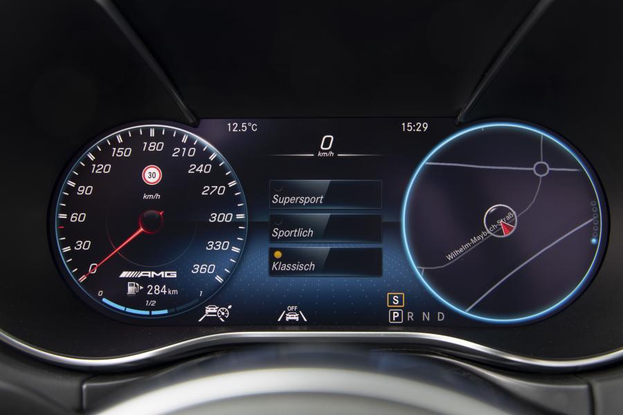 Панель приборов Mercedes-AMG GT S (C190) 2019 года  (WW) (фото 23 из 26)